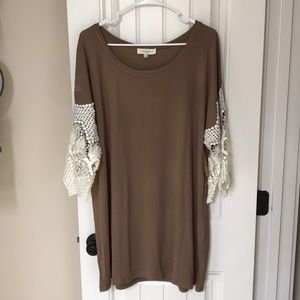 Perfect! Brown tunic with Lace sleeves
